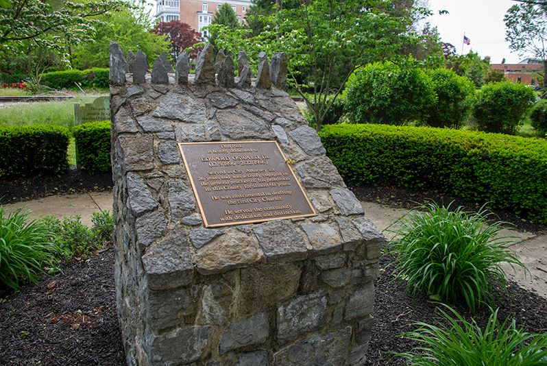 Monument to Edward Oswald, Jr.